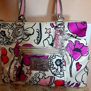 Limited edition coach poppy